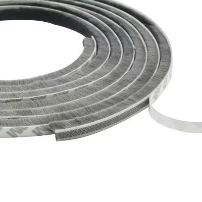 100% PP selbstklebende Aluminium-Tür- und Fensterwolle Wetterstreifen für eine verbesserte Wetterbeständigkeit
